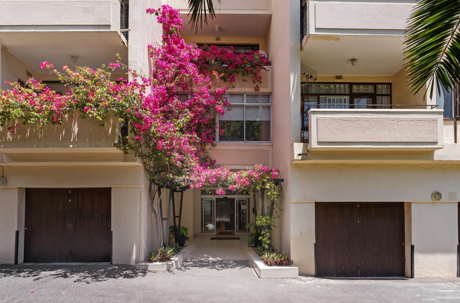 3 Bedroom Property for Sale in Sea Point Western Cape